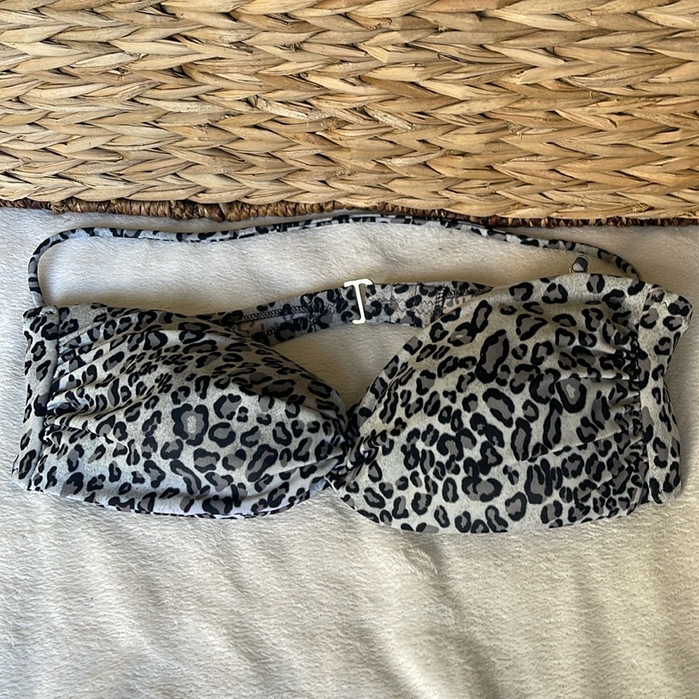 Victoria’s Secret Medium Black Gray Leopard Print Swim Top Adjustable Strap